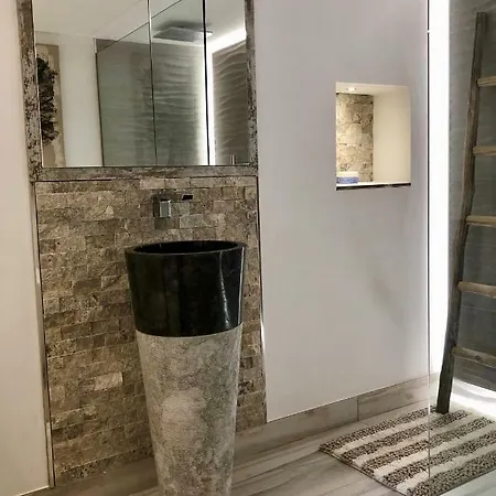 Апартаменты Luxury In La Isla, Walking Distance To Puerto Banus
