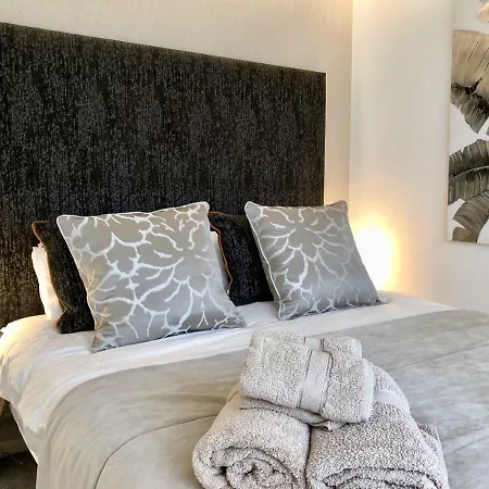 Апартаменты Luxury In La Isla, Walking Distance To Puerto Banus