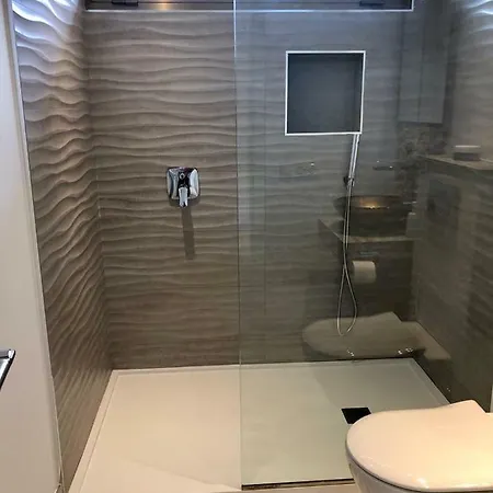 Luxury In La Isla, Walking Distance To Puerto Banus *