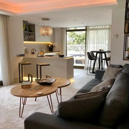 Luxury In La Isla, Walking Distance To Puerto Banus 公寓 *
