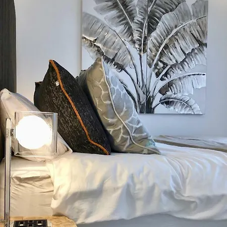 Luxury In La Isla, Walking Distance To Puerto Banus 马尔韦利亚