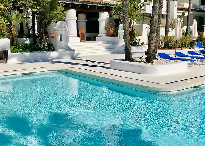 Luxury In La Isla, Walking Distance To Puerto Banus 마르베야