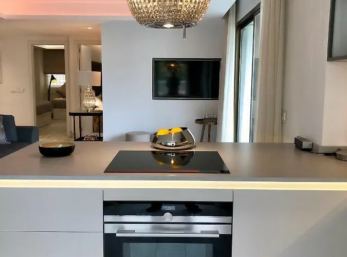 Luxury In La Isla, Walking Distance To Puerto Banus 마르베야