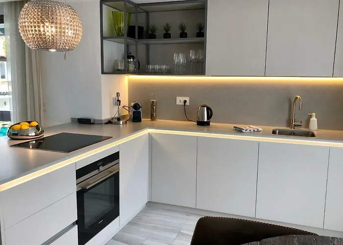 Luxury In La Isla, Walking Distance To Puerto Banus 마르베야