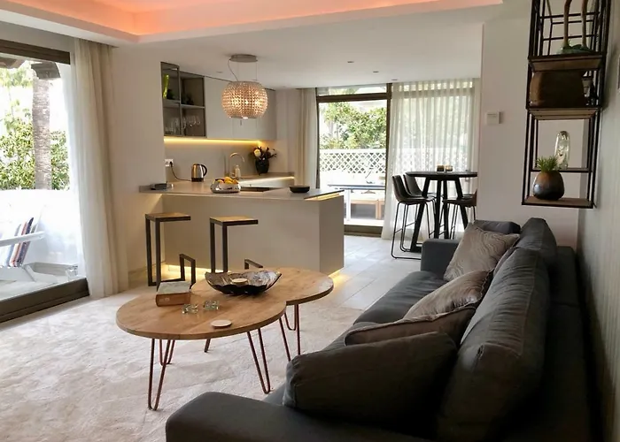 Luxury In La Isla, Walking Distance To Puerto Banus Lägenhet *