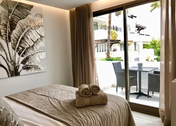 Luxury In La Isla, Walking Distance To Puerto Banus 마르베야