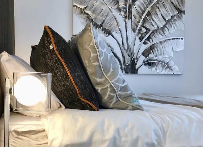 Luxury In La Isla, Walking Distance To Puerto Banus 마르베야