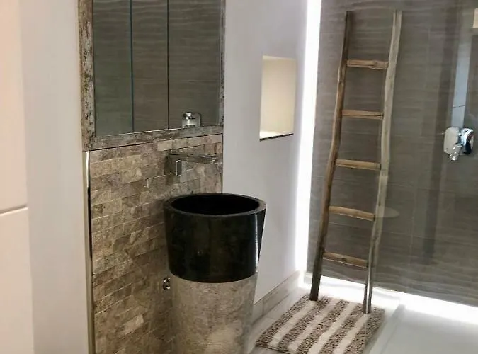 Luxury In La Isla, Walking Distance To Puerto Banus Lägenhet