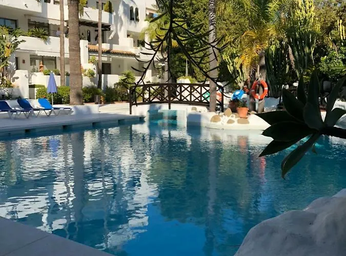 Luxury In La Isla, Walking Distance To Puerto Banus *