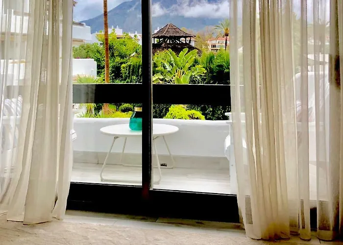 Luxury In La Isla, Walking Distance To Puerto Banus