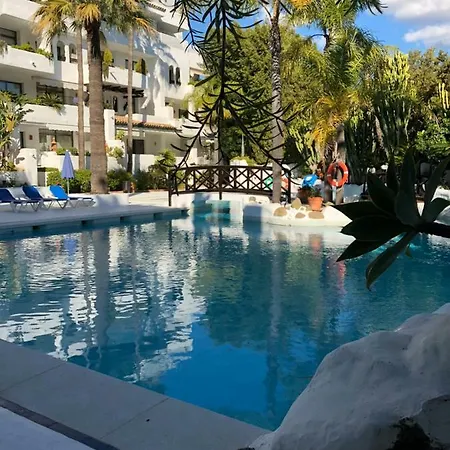 Luxury In La Isla, Walking Distance To Puerto Banus *