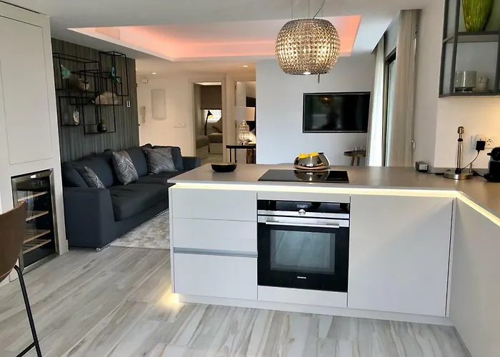 Luxury In La Isla, Walking Distance To Puerto Banus Apartament *